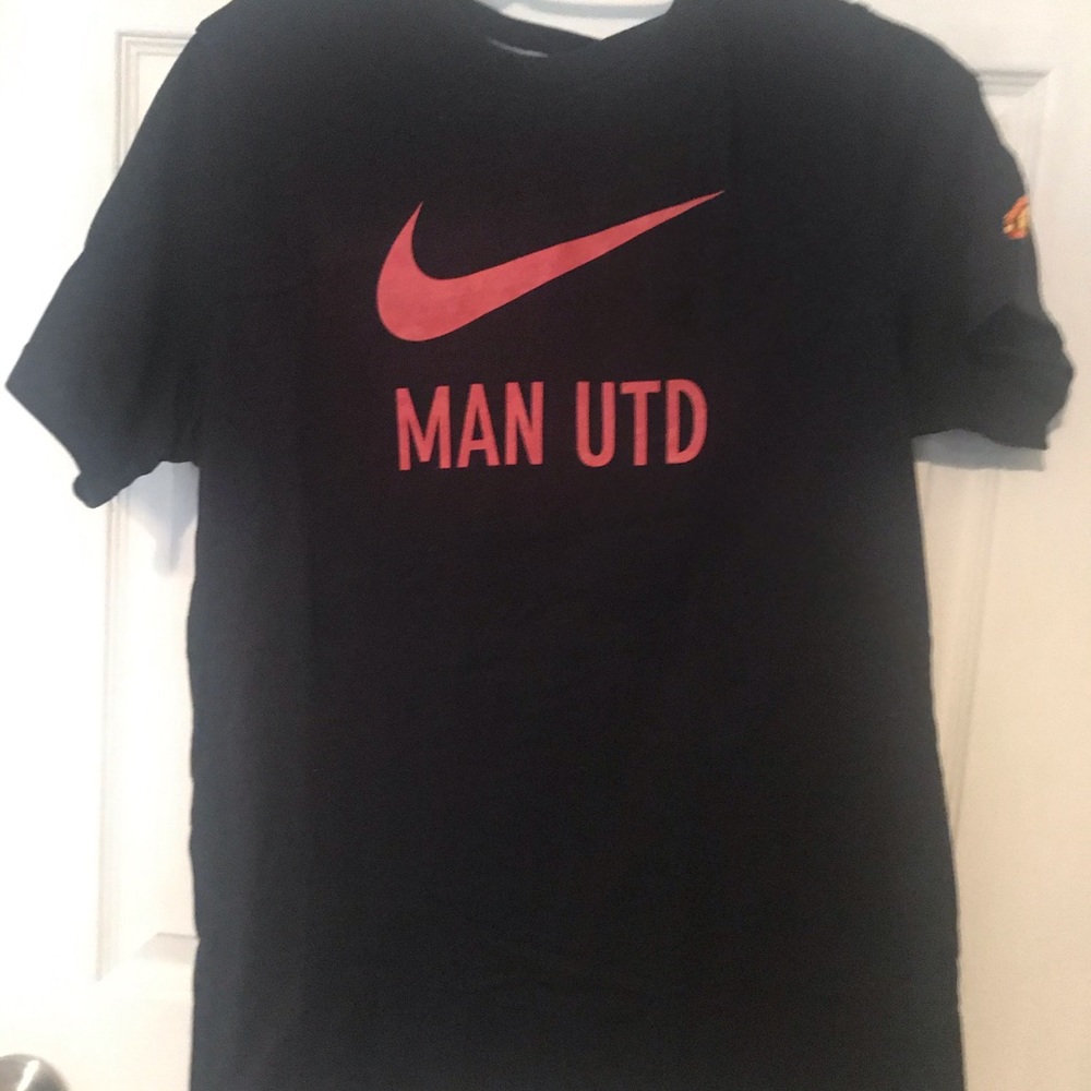 Men’s Nike shirt